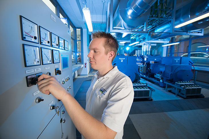 HPS - man at the control panel operates elements of a network replacement system